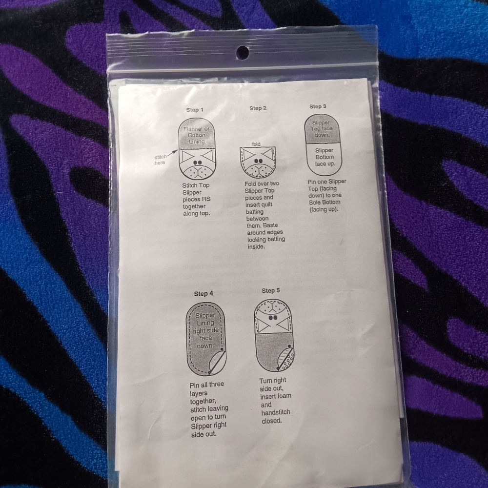 L.A. Designs Kitty Kat Slippers Pattern - Picture 2 of 2